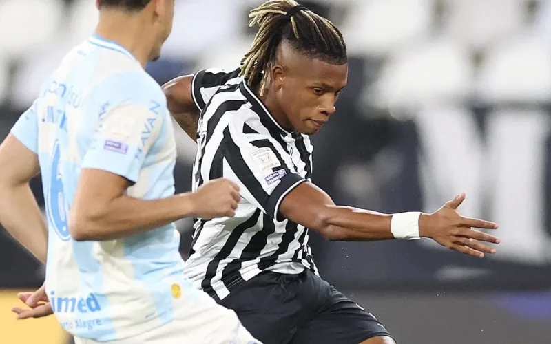 Botafogo supera Grêmio em embate emocionante com dois gols de Danilo e vitória por 3 a 2