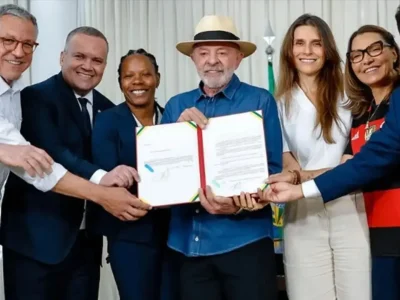 Lula sanciona lei que fortalece futebol feminino com diretrizes nacionais e apoio à formação de atletas