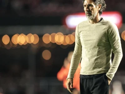 Eduardo Domínguez reflete sobre desafios do futebol brasileiro e compara Atlético com Flamengo