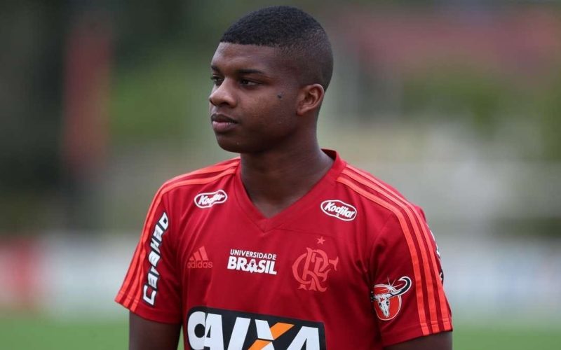 Lincoln, ex-Flamengo, acerta com Vila Nova para brigar pelo acesso na Série B
