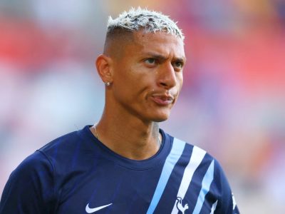Richarlison seguirá fora dos planos do Tottenham, confirma técnico De Zerbi
