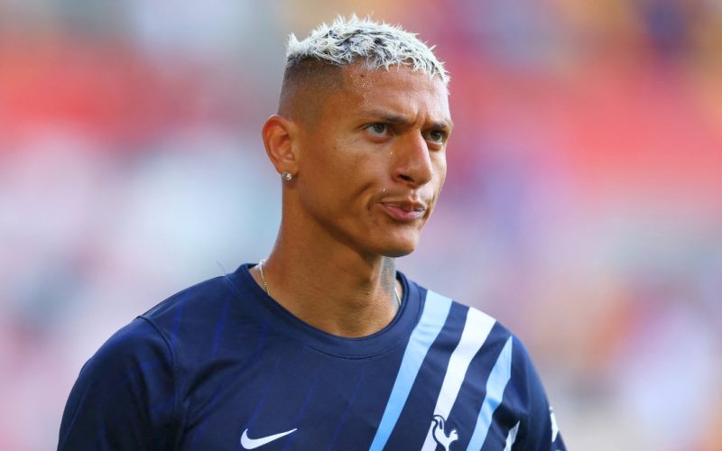 Richarlison seguirá fora dos planos do Tottenham, confirma técnico De Zerbi