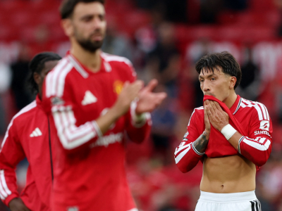 Lisandro Martinez exprime indignação após erro do VAR em clássico entre Manchester United e City