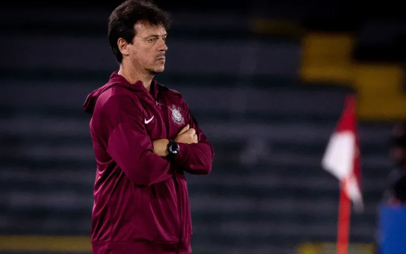 Corinthians enfrenta crise financeira com jogadores sem receber há um mês e avaliam impacto em campo
