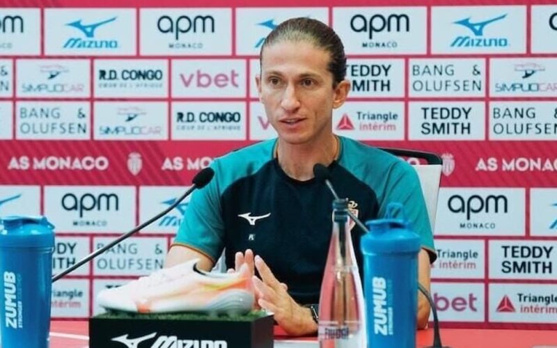 Filipe Luís elogia Luis Enrique e o coloca entre os cinco melhores técnicos da história do futebol