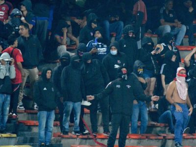“Caos no Estádio Atanásio Girardot: Jogo entre Independiente Medellín e Flamengo é encerrado após violência nas arquibancadas”