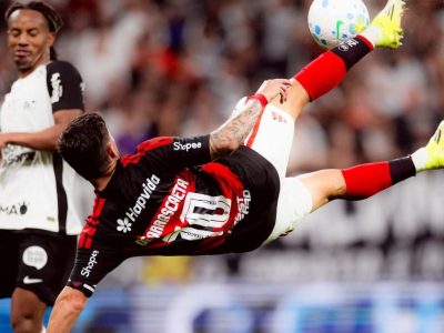 Flamengo e Corinthians se enfrentam no Maracanã com Rubro-Negro buscando manter liderança no Brasileirão
