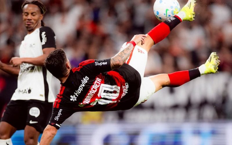 Flamengo e Corinthians se enfrentam no Maracanã com Rubro-Negro buscando manter liderança no Brasileirão