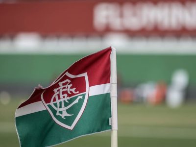 Fluminense fecha patrocínio com Mega Seguros e estreia no clássico contra o Vasco