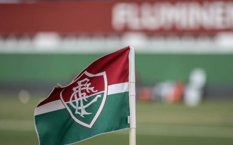 Fluminense fecha patrocínio com Mega Seguros e estreia no clássico contra o Vasco