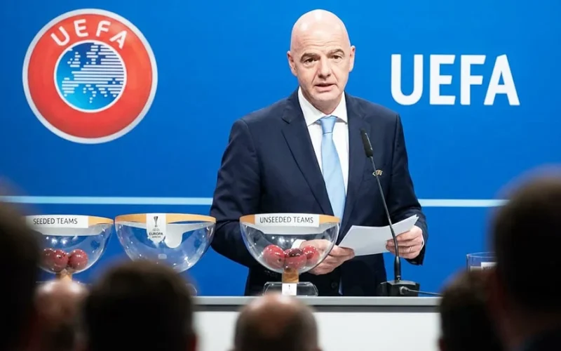 Ceferin afirma que "futebol não precisa de imperadores" em críticas à gestão de Infantino na Fifa
