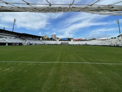 Ponte Preta enfrenta CRB em duelo crucial pela Série B: veja como e onde assistir ao jogo