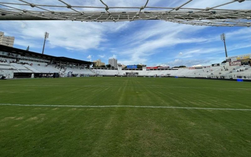 Ponte Preta enfrenta CRB em duelo crucial pela Série B: veja como e onde assistir ao jogo