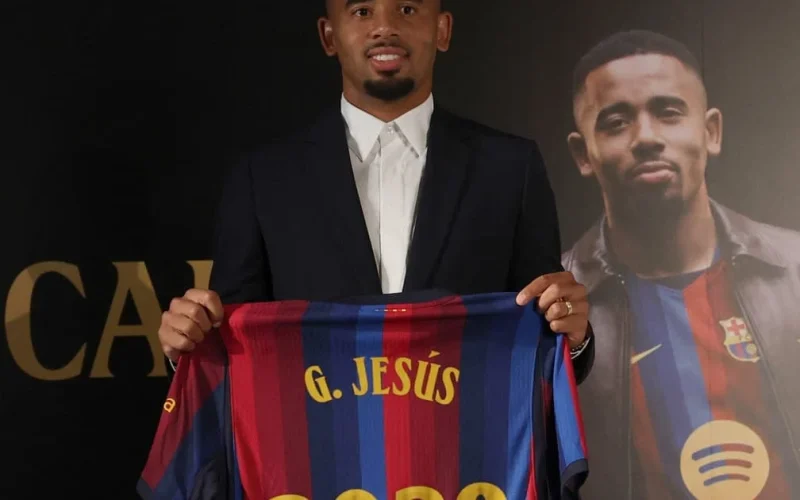 Gabriel Jesus é confirmado como novo atacante do Barcelona até 2029 após saída do Arsenal