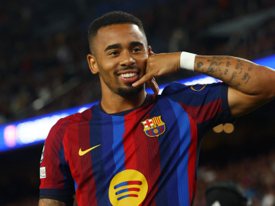 Raphinha brilha com dois gols e Gabriel Jesus marca na goleada do Barcelona sobre o Feyenoord na Champions League
