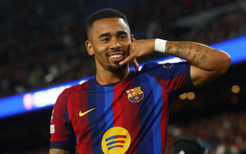 Raphinha brilha com dois gols e Gabriel Jesus marca na goleada do Barcelona sobre o Feyenoord na Champions League