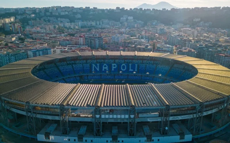 Napoli tenta recuperação contra Arsenal na Champions League: horários e onde assistir ao jogo