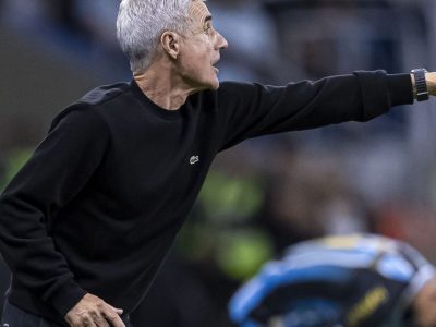 Luís Castro destaca a torcida como “fator decisivo” na vitória do Grêmio sobre o Inter e a classificação à semifinal da Copa do Brasil