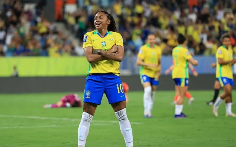 Futebol feminino quebra recordes de transferências no meio do ano com investimento histórico de US$ 28,6 milhões