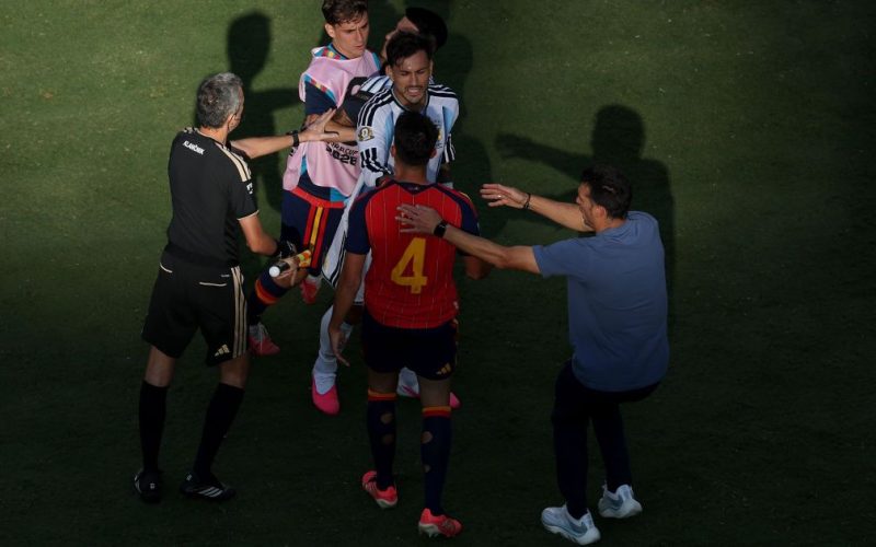 Roberto Ayala se desculpa por confusão com Dani Olmo após final da Copa do Mundo e Fifa investiga incidentes