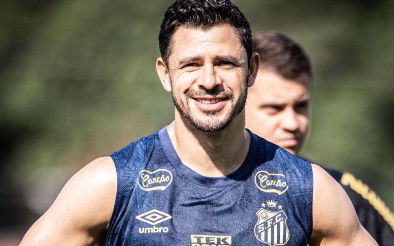 Giuliano anuncia aposentadoria e agradece ao futebol por sua trajetória de vida e conquistas