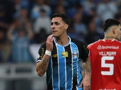 Grêmio avança às semifinais da Copa do Brasil com vitória sobre o Internacional: Carlos Vinícius brilha com dois gols e Krovinovic completa a festa