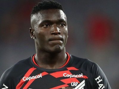 Kevin Viveros, artilheiro do Brasileirão, recebe sondagens do Aston Villa e pode deixar o Athletico-PR