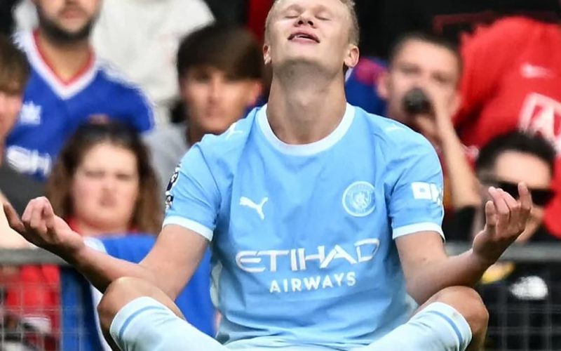 Arbitragem reconhece erro decisivo no gol de Haaland que prejudicou o Manchester United no clássico contra o City