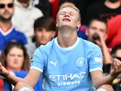 City vence United com um jogador a menos e mantém 100% na Premier League