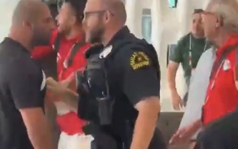 Confusão em Dallas: Treinador e comissão do Egito se desentendem com policiais antes de jogo contra a Austrália