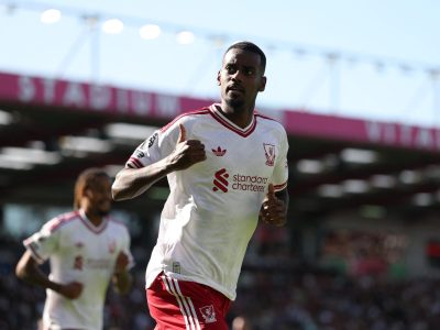 Liverpool supera Bournemouth fora de casa e se aproxima do G-4 da Premier League