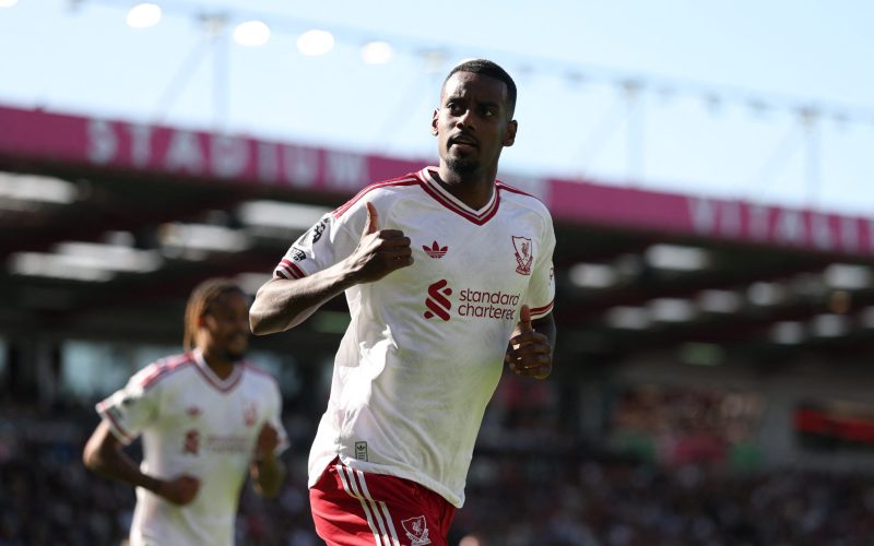Liverpool supera Bournemouth fora de casa e se aproxima do G-4 da Premier League