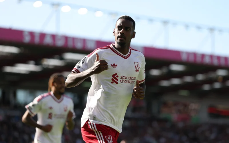 Liverpool supera Bournemouth fora de casa e se aproxima do G-4 da Premier League