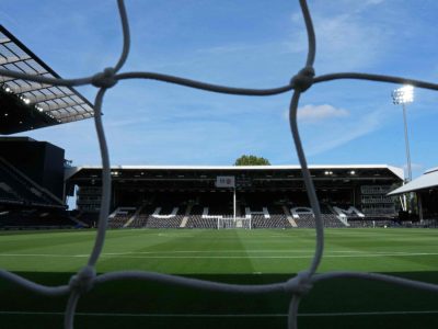 Lisandro Martínez protagoniza gol contra bizarro em empate entre Fulham e Manchester United na Premier League