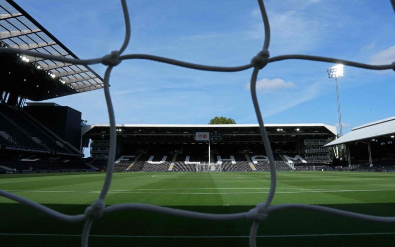 Lisandro Martínez protagoniza gol contra bizarro em empate entre Fulham e Manchester United na Premier League