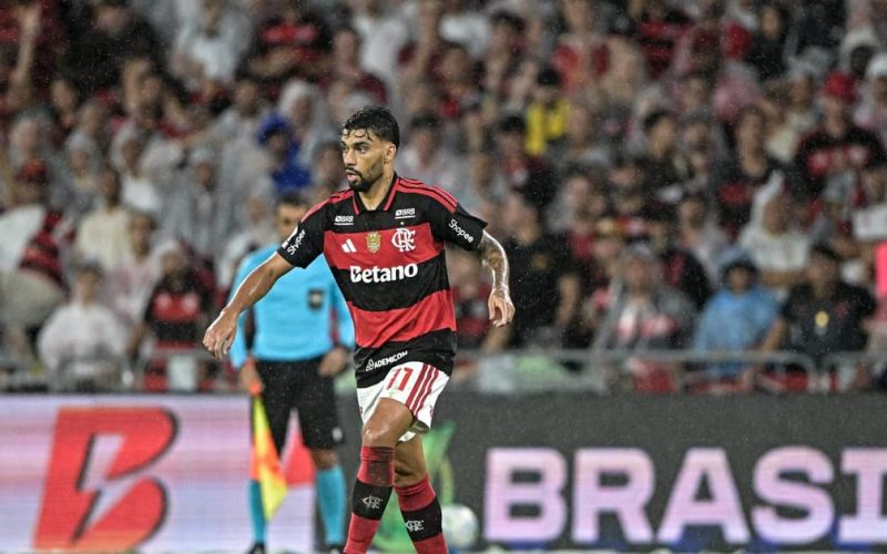 Flamengo bate Corinthians por 2 a 1 com gols de Paquetá e Bruno Henrique no Brasileirão