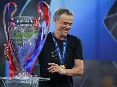 PSG renova contrato de Luis Enrique e do zagueiro brasileiro Beraldo até 2031
