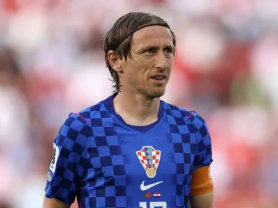 Luka Modric seguirá na seleção croata aos 40 anos para confrontos decisivos da Liga das Nações