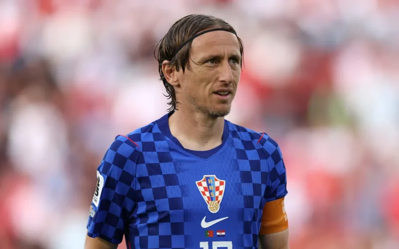 Luka Modric seguirá na seleção croata aos 40 anos para confrontos decisivos da Liga das Nações