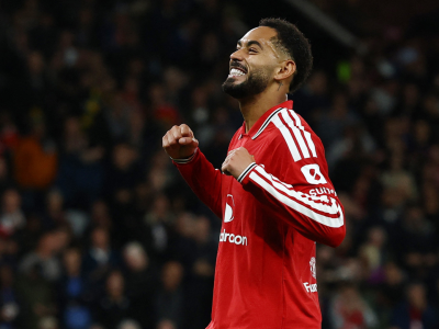 Matheus Cunha brilha e marca na goleada do Manchester United na estreia da Champions League