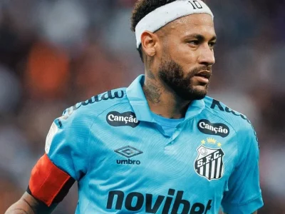 Lesão de Neymar no clássico contra o Palmeiras causa preocupação na imprensa espanhola