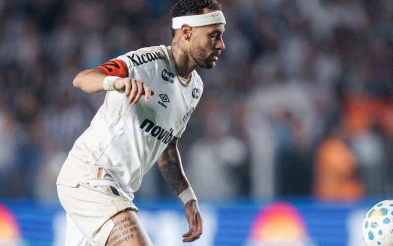 Neymar sofre lesão muscular e deve desfalcar o Santos em até 13 jogos na reta final da temporada