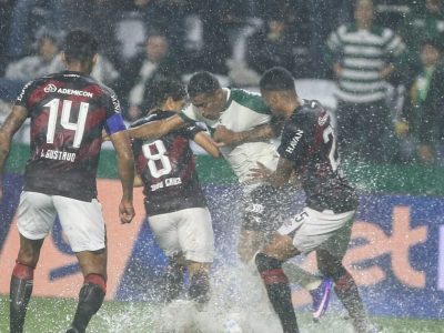 Empate eletrizante em clássico Atletibas: Coritiba e Athletico-PR igualam em 3 a 3 com dois gols de Moledo e artilheiro Viveros em destaque