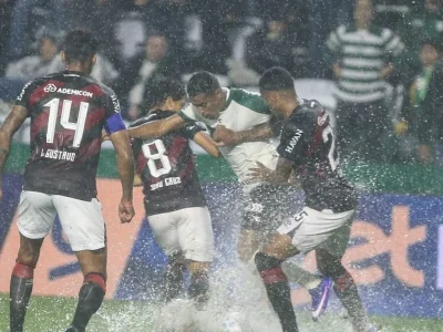 Empate eletrizante em clássico Atletibas: Coritiba e Athletico-PR igualam em 3 a 3 com dois gols de Moledo e artilheiro Viveros em destaque