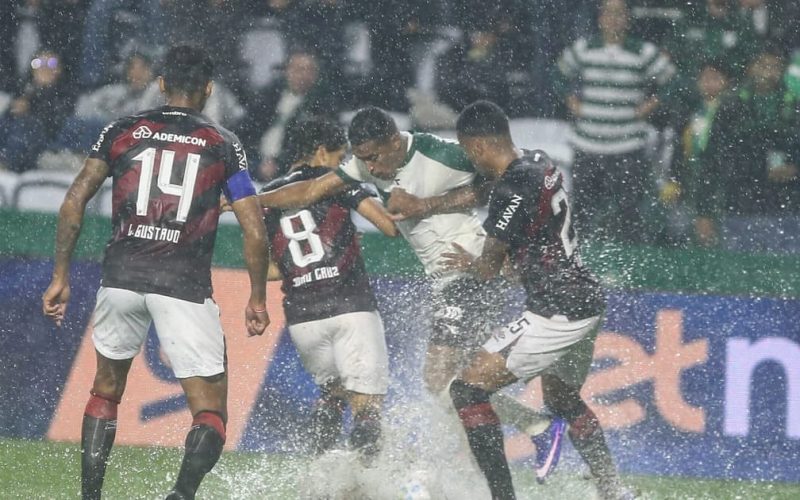 Empate eletrizante em clássico Atletibas: Coritiba e Athletico-PR igualam em 3 a 3 com dois gols de Moledo e artilheiro Viveros em destaque