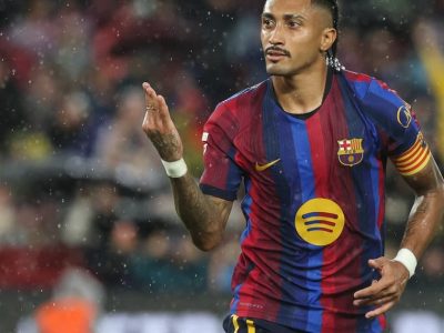 Raphinha brilha com hat-trick e ultrapassa Messi em início de temporada pelo Barcelona