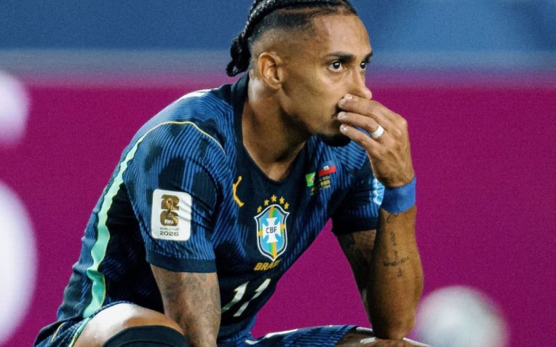 Raphinha não aparece entre os concorrentes à Bola de Ouro 2026, aponta imprensa europeia