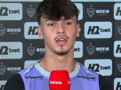 Vitão, zagueiro em ascensão do Atlético, concilia futebol e crisma em momento especial