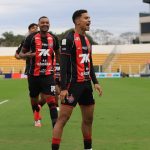 Renê brilha com dois gols e garante vitória do Mirassol sobre o Vitória em duelo crucial contra o rebaixamento