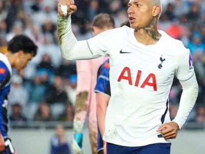 Técnico do Tottenham comenta ausência de Richarlison no elenco da Premier League e revela desejo do atacante por transferência